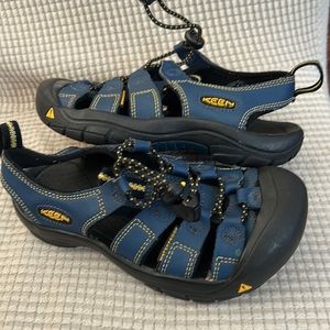 Keen Size  12 Newports Waterproof good used shape